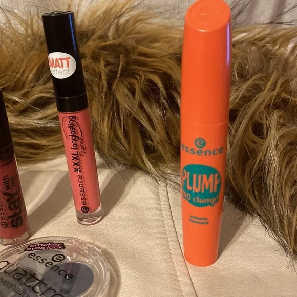 Bundle of 10 essence items(eyeshadow,lipgloss,lip liner,concealer,black mascara) - Picture 5 of 14